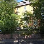 Arnold Hotel